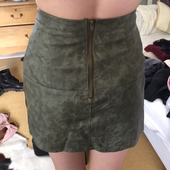 Green leather skirt - Picture 3 of 4